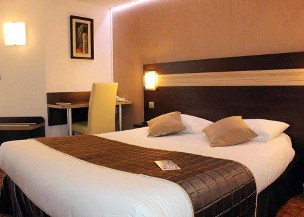 Contact Restaurant La Chaumiere Entre Orgeval Et Flins A13 Sortie 8 Hotel 3*